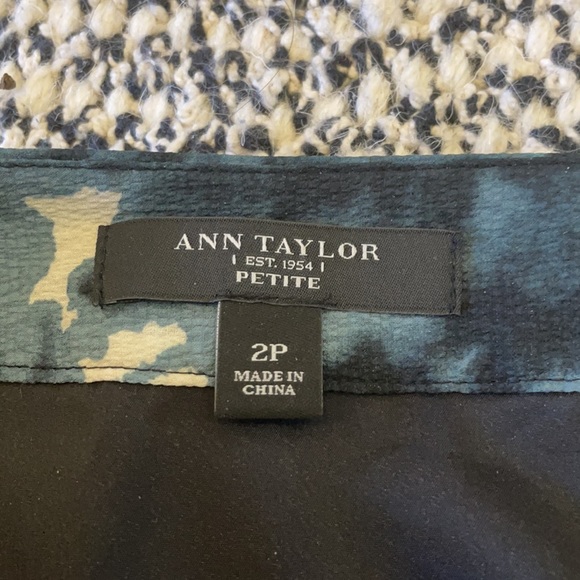 Ann Taylor printed silk skirt - Picture 3 of 4